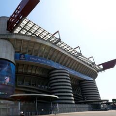 El Milán más 'rosso' de la historia causa pánico