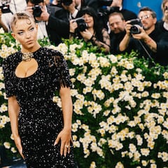 “Sydney Sweeney has great jeans”: American Eagle ad campaign goes viral and company’s stock goes through the roof