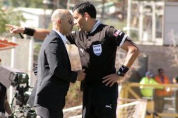 Marcon A. Figueroa estuvo activo y alegó a la orilla de la cancha.