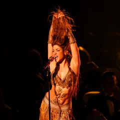 Shakira brilló y bailó en los Premios Grammy