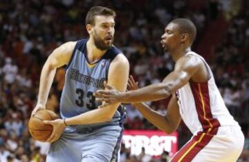 Marc Gasol y Chris Bosh.
