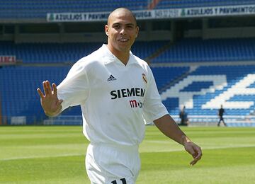 Ronaldo Nazario nunca olvidará el verano de 2002. El Inter de Milán traspasó al delantero brasileño al Real Madrid a falta de una hora del cierre del mercado. El Inter rebajó su precio a última hora y Florentino lo cerró por una cifra cercana a los 45 millones. Tras cinco temporadas en la entidad blanca, el delantero volvió a Italia aunque en aquella ocasión recalaría en el Milán. 