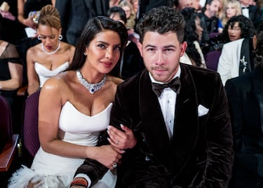Priyanka Chopra y Nick Jonas durante la 98.ª edición de los premios Oscar 2026 celebrados en el Dolby Theatre.