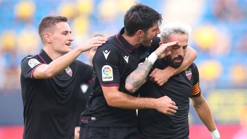 CADIZ, SPAIN - AUGUST 14: Jose Luis Morales of Levante UD celebrates with teammates Gonzalo Melero and Jorge De Frutos after scoring their side&#039;s first goal during the La Liga Santader match between Cadiz CF and Levante UD at Estadio Nuevo Mirandilla