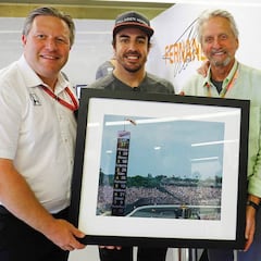 Fernando Alonso ya tiene su foto liderando la Indy 500