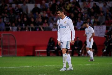 Soccer Football - Liga Santander - Girona vs Real Madrid - Estadi Montilivi, Girona, Spain - October 29, 2017   Real Madridâs Cristiano Ronaldo looks dejected           