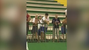 Vergüenza inclasificable: fans de Nacional imitan un avión cayendo frente al Chapecoense