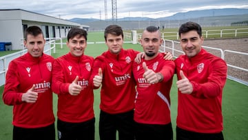 Sarriegi, Mateo, Almandoz, Madrazo y Gualda, jugadores vascos del Logroñés, posaron ayer para AS.