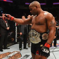 Nueva York mide a Daniel Cormier en su primera defensa