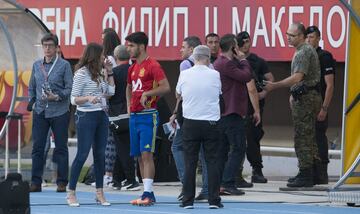 El entrenamiento de la Selecci¨®n Espa?ola en Skopje en im¨¢genes