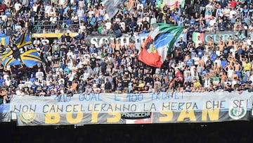 Pancartas contra Mauro Icardi, delantero del Inter de Milán