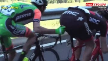 Cyclist puts his finger where he shouldn't during Alps descent