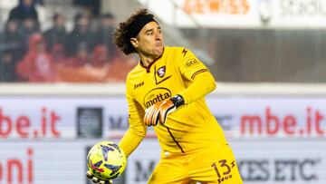Guillermo Ochoa y sus roces con el arquero Kameni en Málaga