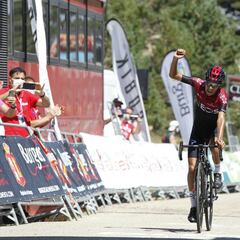 Evenepoel resiste a un gran Landa en Las Lagunas de Sosa