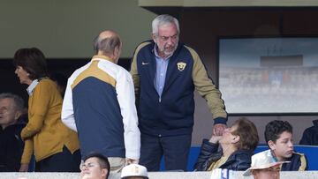 Enrique Graue, rector de la UNAM en el Estadi&oacute; Ol&iacute;mpico Universitario de CU para ver a los Pumas. 