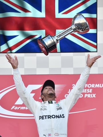 Lewis Hamilton celebra la victoria.