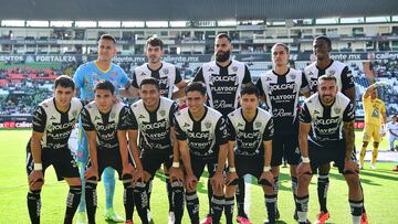 Jugadores del Necaxa previo a un partido en contra de León en la Jornada 7.