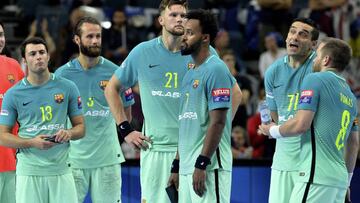 SST111. Cologne (Germany), 04/06/2017.- Players of Barcelona react after losing their 2017 EHF FINAL4 Handball Champions League third place match between Telekom Veszprem and FC Barcelona in Cologne, Germany, 04 June 2017. (Colonia, Liga de Campeones, Balonmano, Alemania) EFE/EPA/SASCHA STEINBACH