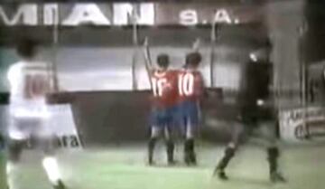 15 de abril de 1994: Por Copa Libertadores, Unión Española vence 1-0 a Nacional de Uruguay en el estadio Centenario, con gol de Cristián Montecinos.