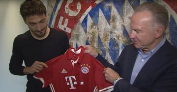 Hummels con la camiseta del Bayern.