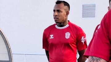 Sebastián Villa durante un entrenamiento con UD Lanzarote, equipo de la quinta división de España.