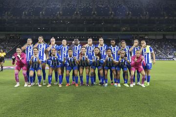 Las futbolistas del equipo mexiacno posan antes del aprtido con muestras de apoyo a Jenni Hermoso