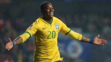Robinho firma por Atlético Mineiro y amenaza a Colo Colo
