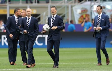 Clattenburg, additional assistants Andre Marriner and Anthony Taylor and fourth officlal Viktor Kassai looking sharp pre-game.
