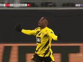 El gol de Moukoko (16 años) que quita hoy el foco a Haaland