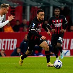 Sergiño Dest no entra en planes del FC Barcelona tras su aventura en Milán