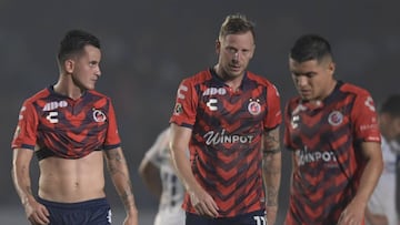 Veracruz confirmó su prematuro descenso y de pagar la cuota de 120 millones de pesos, será el sexto equipo que desciende pero mantiene su lugar en Liga MX.