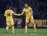 Adrien Rabiot celebra un gol con Luka Modric.
