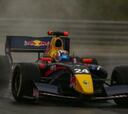 Carlos Sainz Jr. asombra en el triunfo del suizo Muller