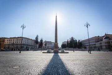 Lockdown | General view of empty Piazza Del Popolo on April 1, 2020 in Rome, Italy.