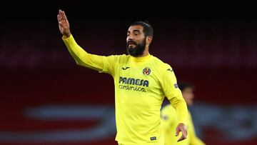 Soccer Football - Europa League - Semi Final Second Leg - Arsenal v Villarreal - Emirates Stadium, London, Britain - May 6, 2021 Villarreal's Raul Albiol REUTERS/Hannah Mckay