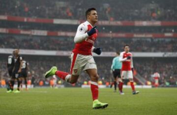 Britain Soccer Football - Arsenal v Hull City - Premier League - Emirates Stadium - 11/2/17 Arsenal's Alexis Sanchez celebrates scoring their second goal Action Images via Reuters / John Sibley Livepic EDITORIAL USE ONLY. No use with unauthorized audio, video, data, fixture lists, club/league logos or "live" services. Online in-match use limited to 45 images, no video emulation. No use in betting, games or single club/league/player publications. Please contact your account representative for further details.
