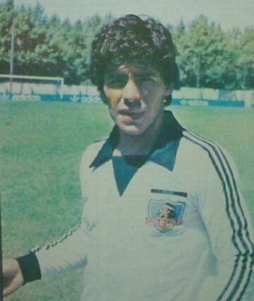 En 1980, Colo Colo enfrentó a Argentinos Juniors en un amistoso. Aquella vez, Diego Armando Maradona se puso la camiseta alba de la marca alemana.