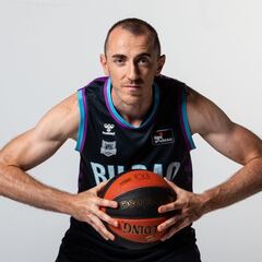 Rousselle: "Hay que espabilar y recuperar nuestra identidad"