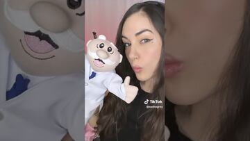 Vídeo: Sasha Grey reacciona tras recibir un Dr. Simi de regalo