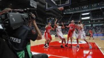 A LA BAJA. La Liga Endesa ha visto cómo los ingresos por televisión han disminuido en 13 años de 13 millones a apenas a dos.