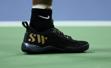 Detalle de las zapatillas de Serena Williams.