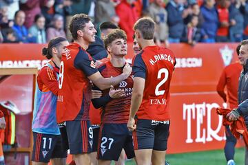 En el 85*, Joel Roca llev車 al delirio a la grada de Anduva, al recoger un rechace en la frontal, y con pierna derecha, ajustar la pelota al fondo de la porter赤a por el palo izquierdo. Un gol que daba los tres puntos al Mirand谷s, en el derbi contra el Burgos.