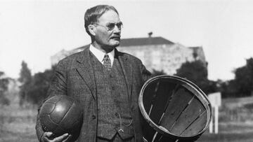 El Naismith Memorial Baskeball Hall Of Fame nació en 1959, en un terreno minúsculo muy cerca del recinto de lo que había sido la YMCA International Training School, el lugar en el que el canadiense Jame Naismith inventó el baloncesto, en el estado de Massachusetts en 1891. A partir de ahí, creció hasta convertirse en el gran lugar de estudio y celebración del baloncesto. Situado en el 1000 Hall of Fame Avenue, es ahora un lugar destinado a recopilar la historia y la cultura de un deporte que ha elevado ya a más de 400 de sus figuras a la categoría de hall of famers: seleccionados para formar parte de la historia.