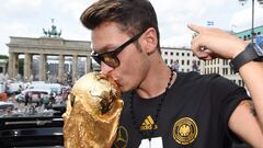 Mesut Özil deja el fútbol