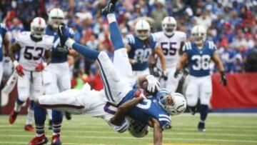 He tenido un sueño. Andrew Luck dejaba de ser una fábrica de bombas. Se convertía en un jugador capaz de gestionar el ataque sin mirar siempre al infinito. Y soñé que gracias a ello llegaban a la Super Bowl. Y hasta que la ganaban. Entonces me desperté, vi llegar a los Bills, y descubrí que me había meado en la cama. ¡Tyranosaurus es grande!