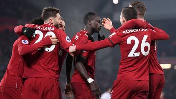 Los jugadores del Liverpool, celebrando un gol durante un partido.