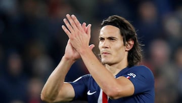 Soccer Football - Ligue 1 - Paris St Germain vs Olympique de Marseille - Parc des Princes, Paris, France - October 27, 2019  Paris St Germain&#039;s Edinson Cavani applauds the fans after the match  REUTERS/Charles Platiau