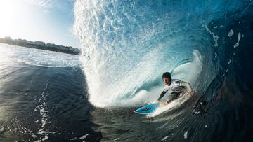 Adur Amatriain, en el interior de una ola perfecta durante la IX edición del Lanzarote Quemao Class, el campeonato europeo de surf y bodyboard. Un evento que solo se celebra cuando la marejada que llega al pueblo de La Santa (Tina) genera sus famosas olas en forma de tubo. El triunfo ha sido para el tinerfeño David Pérez y el lanzaroteño Conor Donegan.