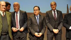 UNIVERSIDAD LABORAL GIJON ACTO FUNDACION EF MAREO VICENTE DEL BOSQUE JUNTO A JAVIER FERNANDEZ PRESIDENTE DEL CLUB Y EL EXJUGADOR JOAQUIN