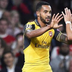 Walcott elogia a Alexis Sánchez: "Marca el ritmo del Arsenal"